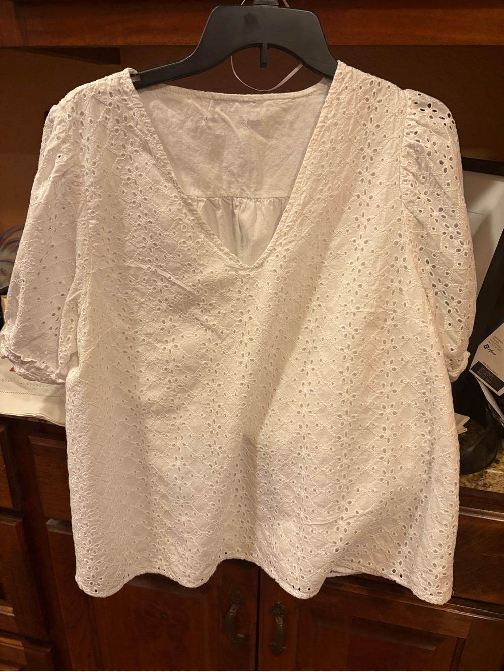 Source Unknown White Eyelet V-Neck Puff Sleeve Top